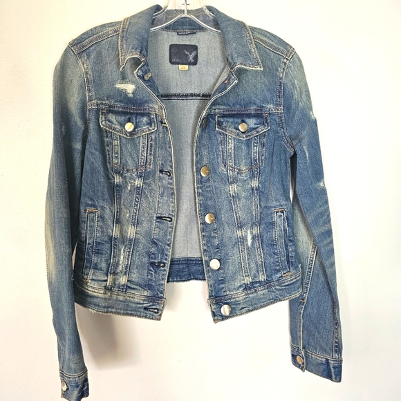 American Eagle Outfitters Jackets & Blazers - American Eagle Distressed Faded Denim Jacket Size M LIKE NEW